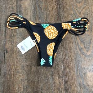 Size M Cupshe bikini bottoms
